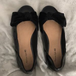 American Eagle velvet bow patent leather flats